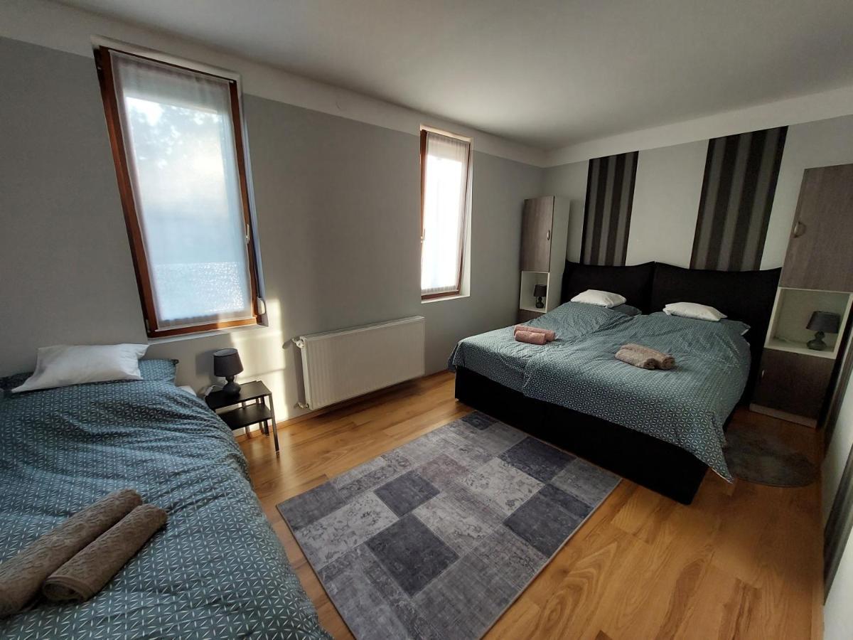 CsaládBarát Vendéglak Szegedi Magánszálláshely 9 fő részére, nagycsaládok és baráti társaságok részére Extérieur photo