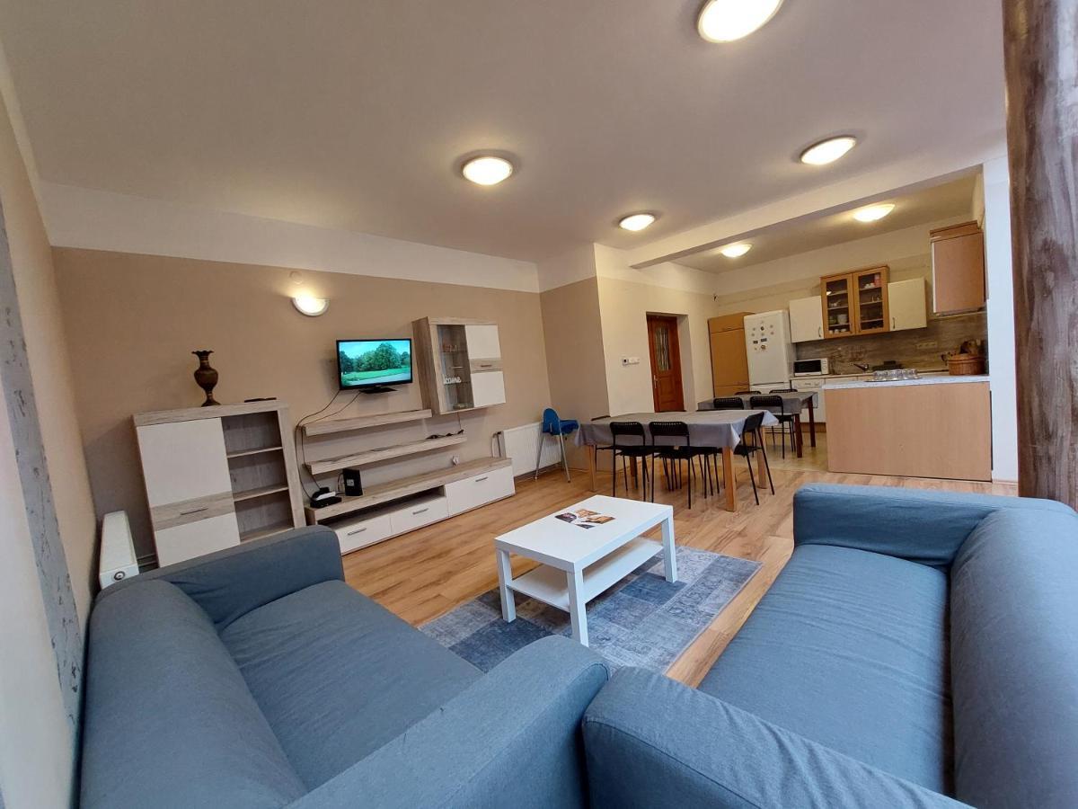 CsaládBarát Vendéglak Szegedi Magánszálláshely 9 fő részére, nagycsaládok és baráti társaságok részére Extérieur photo